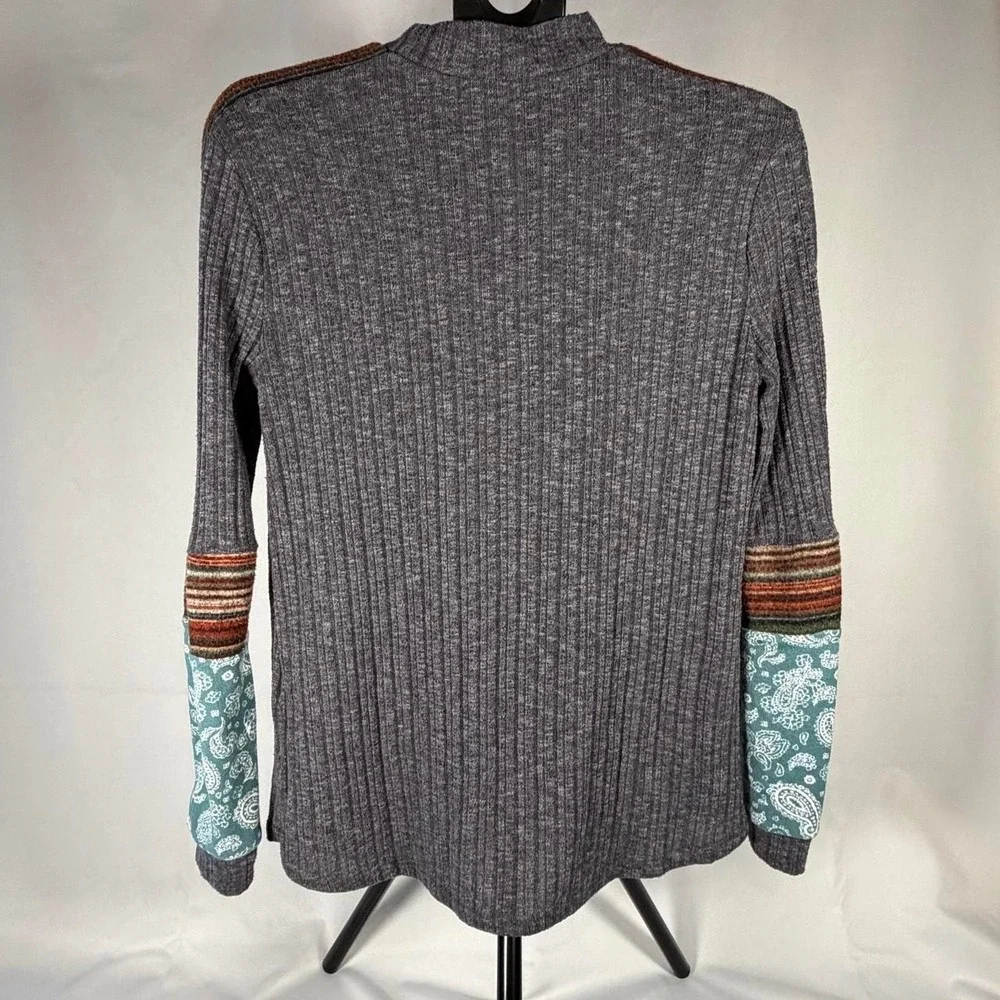 Gray ribbed knit sweater with paisley pattern on sleeves brown striped shoulders